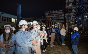 «Нижнекамскнефтехим» провел ночную экскурсию по предприятию для молодежи