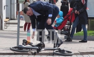 Виталий Кличко упал с велосипеда по пути в мэрию Киева