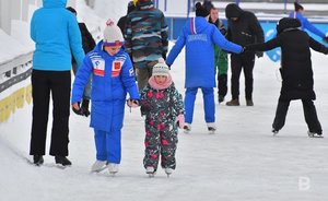 Эксперт рассказал о правилах оказания первой помощи при падении на катке