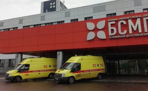 Соцсети: в Казани медики скорой пинали пациента, лежащего на земле