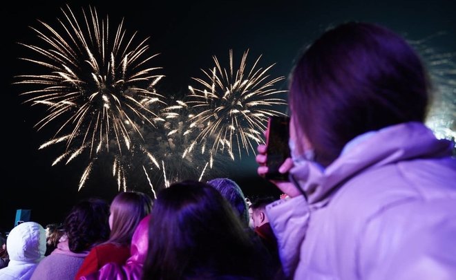 В Казани третий день выборов в Госдуму завершился праздничным салютом — видео