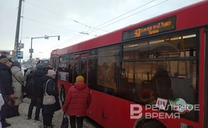 Пассажиров автобуса №90 в Казани высадили на Горках из-за пробок в Куюках