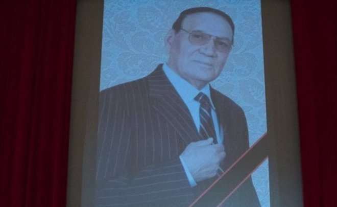 В пятницу на могиле певца Ильгама Шакирова установят надгробный камень