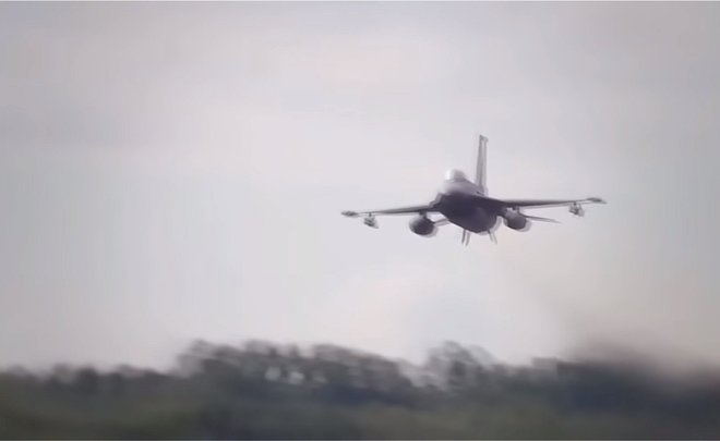 США начнут обучать украинских пилотов пилотированию F-16 в октябре