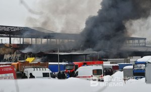 В Казани ликвидировали пожар на складе по ул. Архангельской