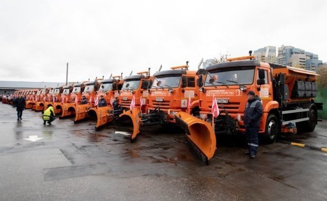 Сегодня ночью в очистке улиц Казани от снега задействовали 80 дорожных машин и 47 тракторных щеток