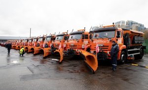 Сегодня ночью в очистке улиц Казани от снега задействовали 80 дорожных машин и 47 тракторных щеток