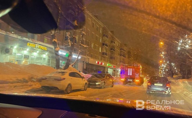 На территории казанского кафе «Кинг-Гриль» загорелась вытяжка