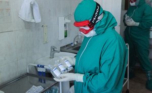 В правительстве призвали власти регионов РФ запастись лекарствами от коронавируса и масками