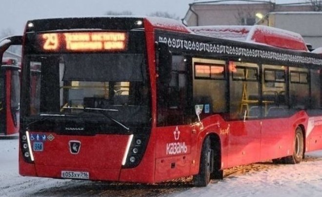 Соцсети: в Казани автобус в 30-градусный мороз ехал с открытой дверью