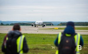 Денис Мантуров призвал расширить прямое авиасообщение между Россией и Индией