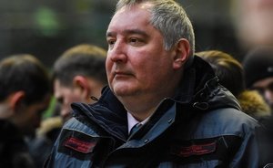 Дмитрий Рогозин: «Металлический осколок вошел выше правой лопатки»