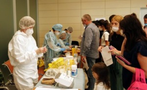 Голикова посоветовала привитым от COVID-19 делать ПЦР-тест после возвращения из-за границы