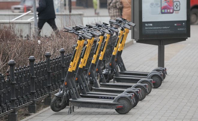 В Казани за сутки ГИБДД пресекла 25 нарушений со стороны электросамокатчиков