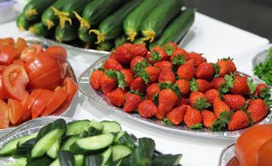 За чем идти на рынок: овощи, фрукты и ягоды, час которых настал