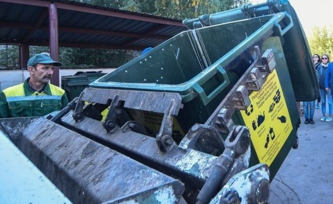 В Челнах закупят евроконтейнеры для мусора вместо черных «тазиков»