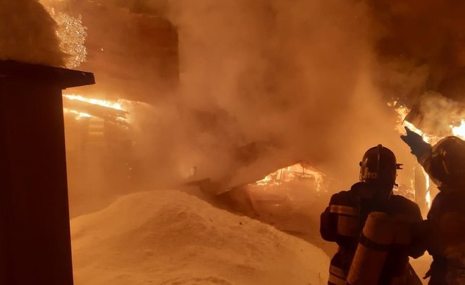 В Татарстане при пожаре садового дома погиб мужчина — он не смог выбраться