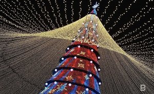 На центральной елке возле казанской «Чаши» приступили к замене лампочек