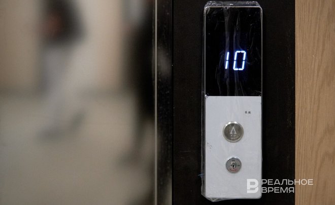 В одном из домов в Казани с 8-го этажа сорвался лифт с девушкой внутри