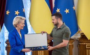 Председатель Еврокомиссии: соглашение ЕС по потолку цен на нефть, сократит доходы РФ