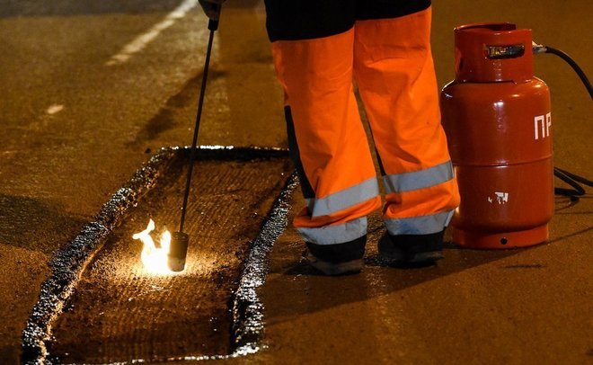 В Казани на дорогах стартовал ямочный ремонт