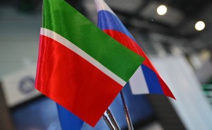 В школах Татарстана стартовала традиция поднимать флаги республики и России