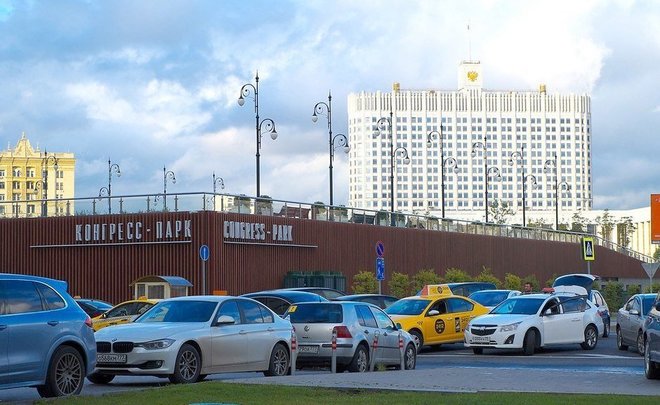 Правительство России продлило порядок перечисления авансов больницам и поликлиникам