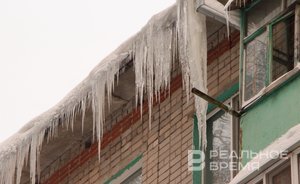 Житель Казани отсудил у УК более 300 тысяч рублей за упавшую на машину глыбу