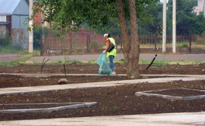 Посреди будущей велодорожки в Альметьевске появился светофорный столб