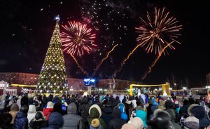 Елочный городок в парке «Нефтехимиков» открылся праздничным салютом