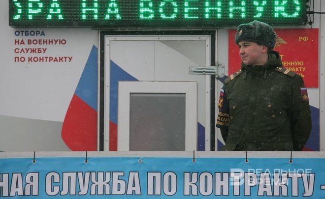 На службу по контракту в ВС России с начала года приняли более 452 тысяч человек