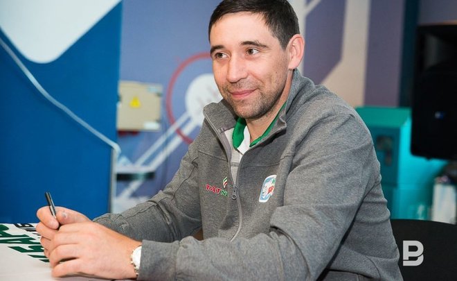 С завода «ЗаряД» Даниса Зарипова взыскали пени за просрочку поставок клюшек Минпромторгу