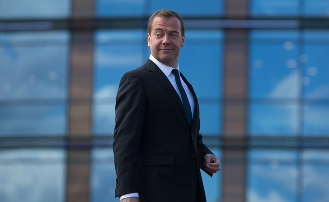 Медведев заявил, что следит за качеством дорог в регионах во время поездок на автомобиле