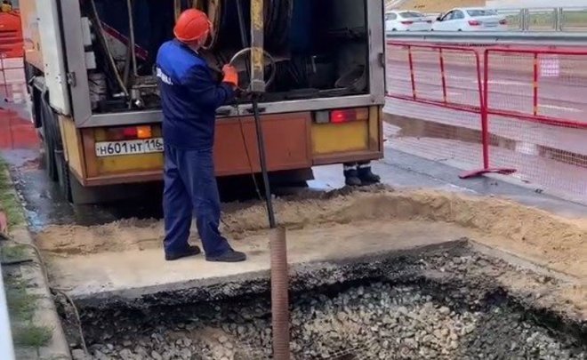 Возле Казанского цирка ликвидировали провал асфальта на сетях «Водоканала»