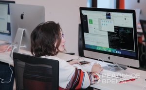 Больше половины заграничных сотрудников российских компаний хотели бы получать зарплату в валюте