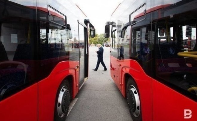 Казанские перевозчики проверят очередную жалобу на водителя автобуса, «залипшего в телефоне»