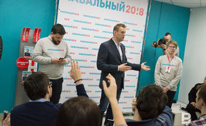 Навальный впервые за пять лет получил загранпаспорт