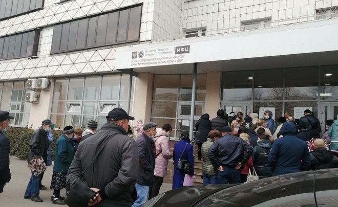 В Казани образовалась очередь у МФЦ