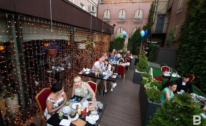 Ресторанам в России запретят включать чаевые в чек со следующего года