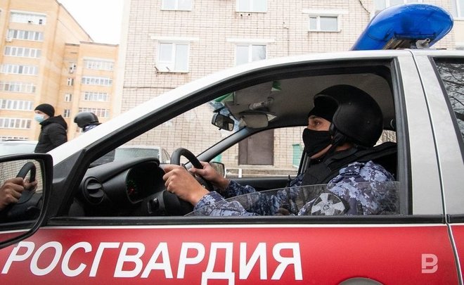 В Челнах сотрудники Росгвардии задержали подозреваемую в краже, находившуюся в розыске за хранение наркотиков