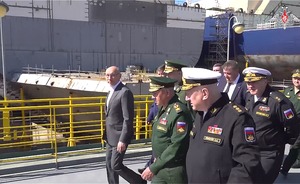 Сергей Шойгу проверил выполнение гособоронзаказа на заводе в Приморье