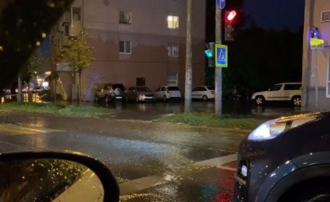 В Казани сильный ливень затопил улицы