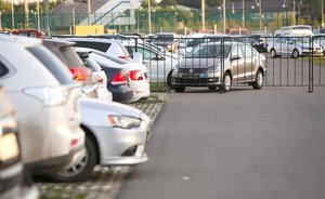 В России штраф за парковку на газоне и тротуаре составит до 3 тысяч рублей