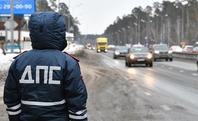 В Казани остановили автомобиль, водитель которого предъявил поддельное водительское удостоверение Узбекистана