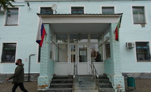 В Казани при демонтаже здания экскаватор наехал на рабочего, судят директора