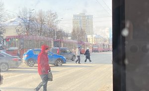 На улице Ершова в Казани встали трамваи