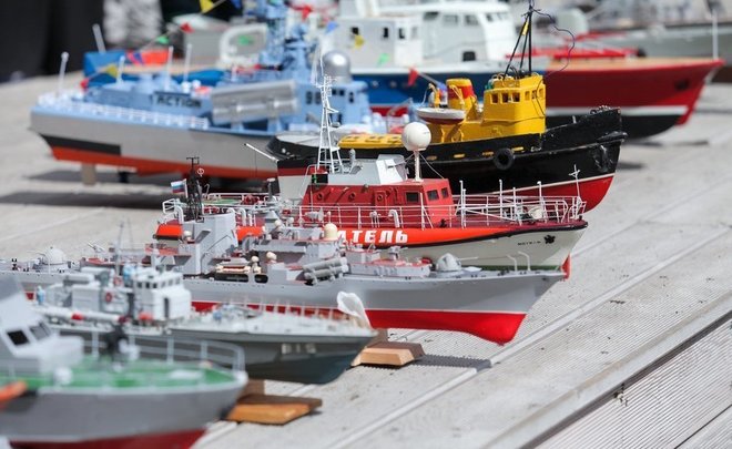 В Казани продают старую баржу, моторную лодку за 12 млн и яхту советских времен