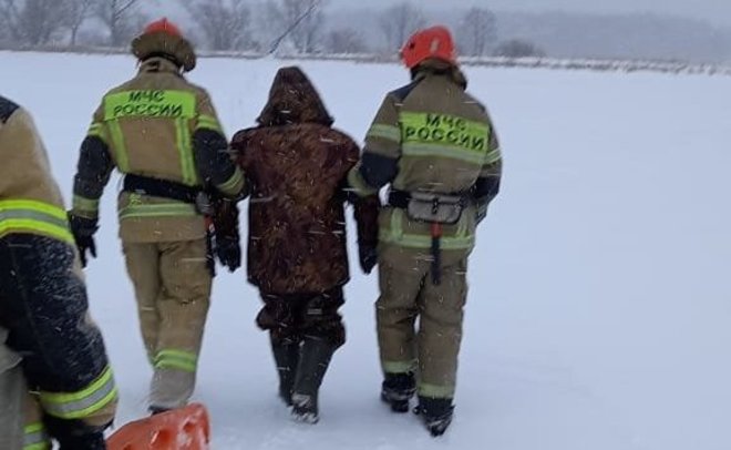 В Татарстане спасатели оказали помощь пожилому рыбаку