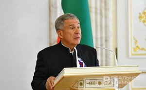 Рустам Минниханов наградил лучшие семьи Татарстана