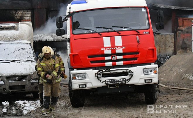 На улице Фучика в Казани загорелся автомобиль